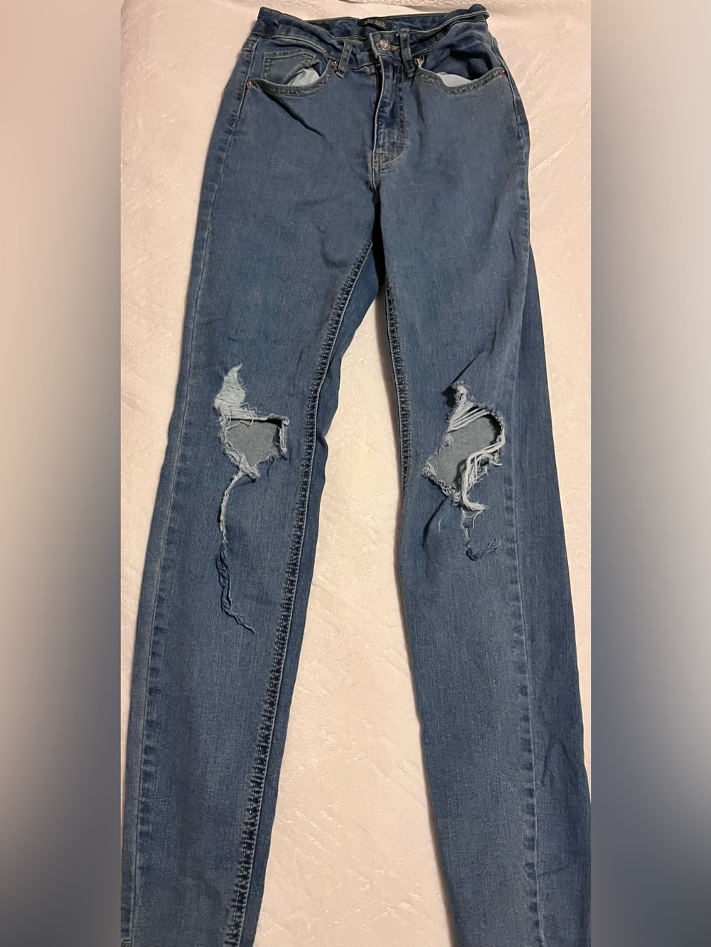 Wild Fable High-Rise Distressed Jeans size 2 - Picture 2 of 4